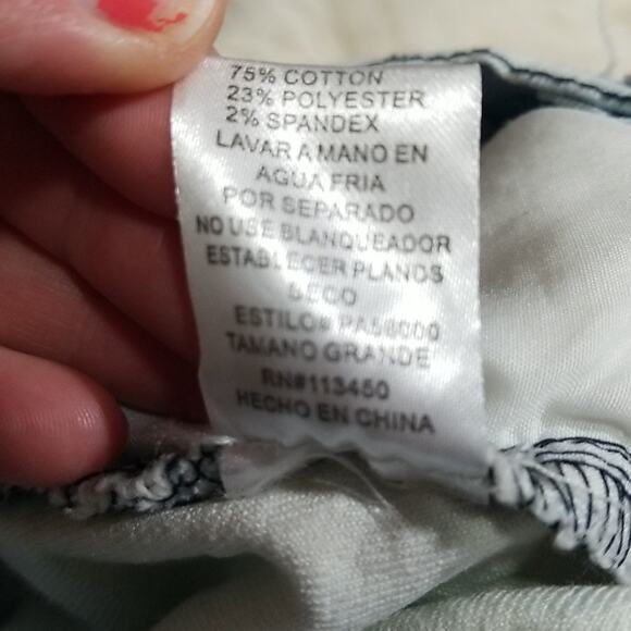 Lulumari Light Wash Embellished Jean Shorts - Picture 5 of 9